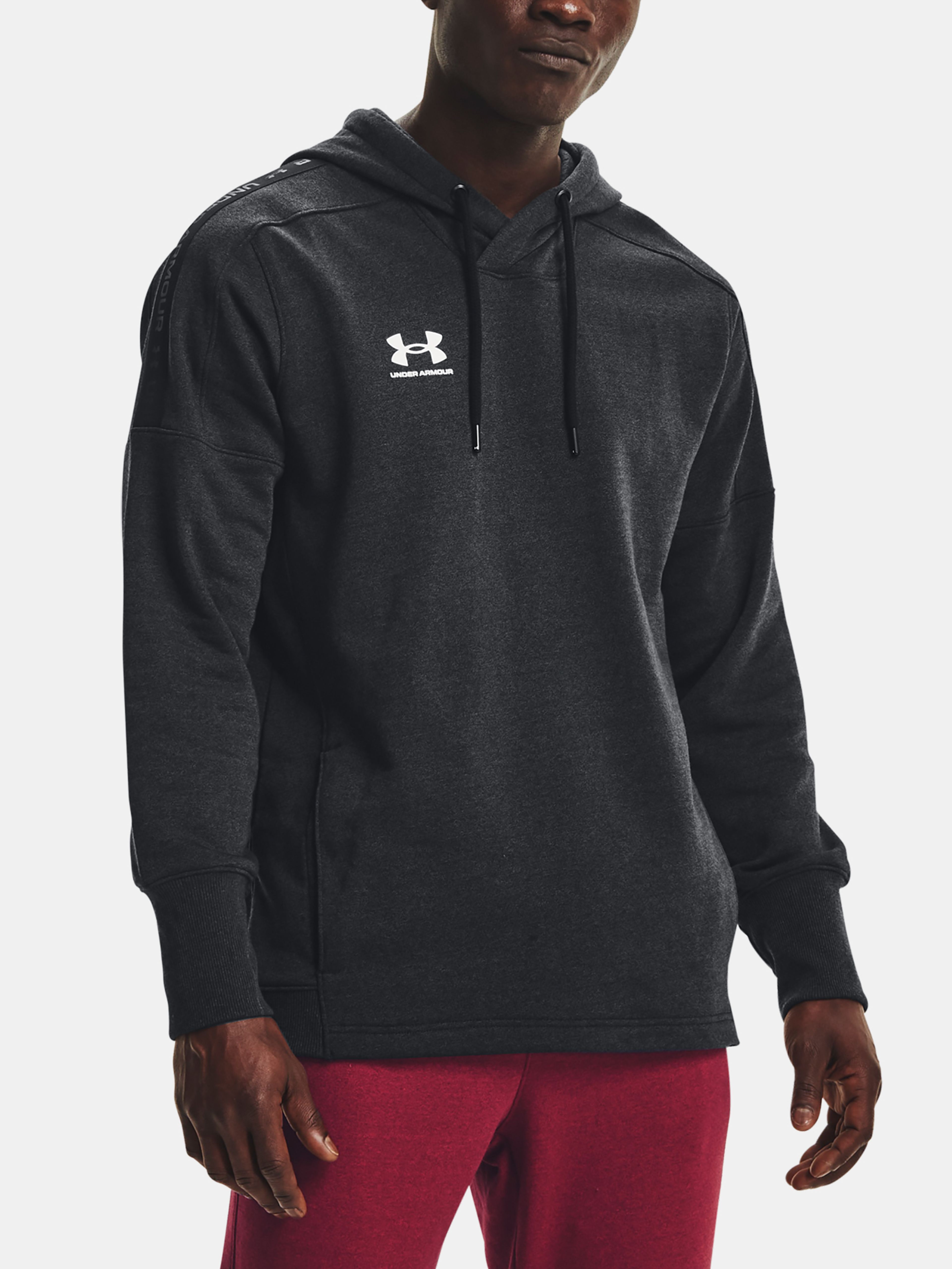 Mikina Under Armour Accelerate Off-Pitch Hoodie-BLK