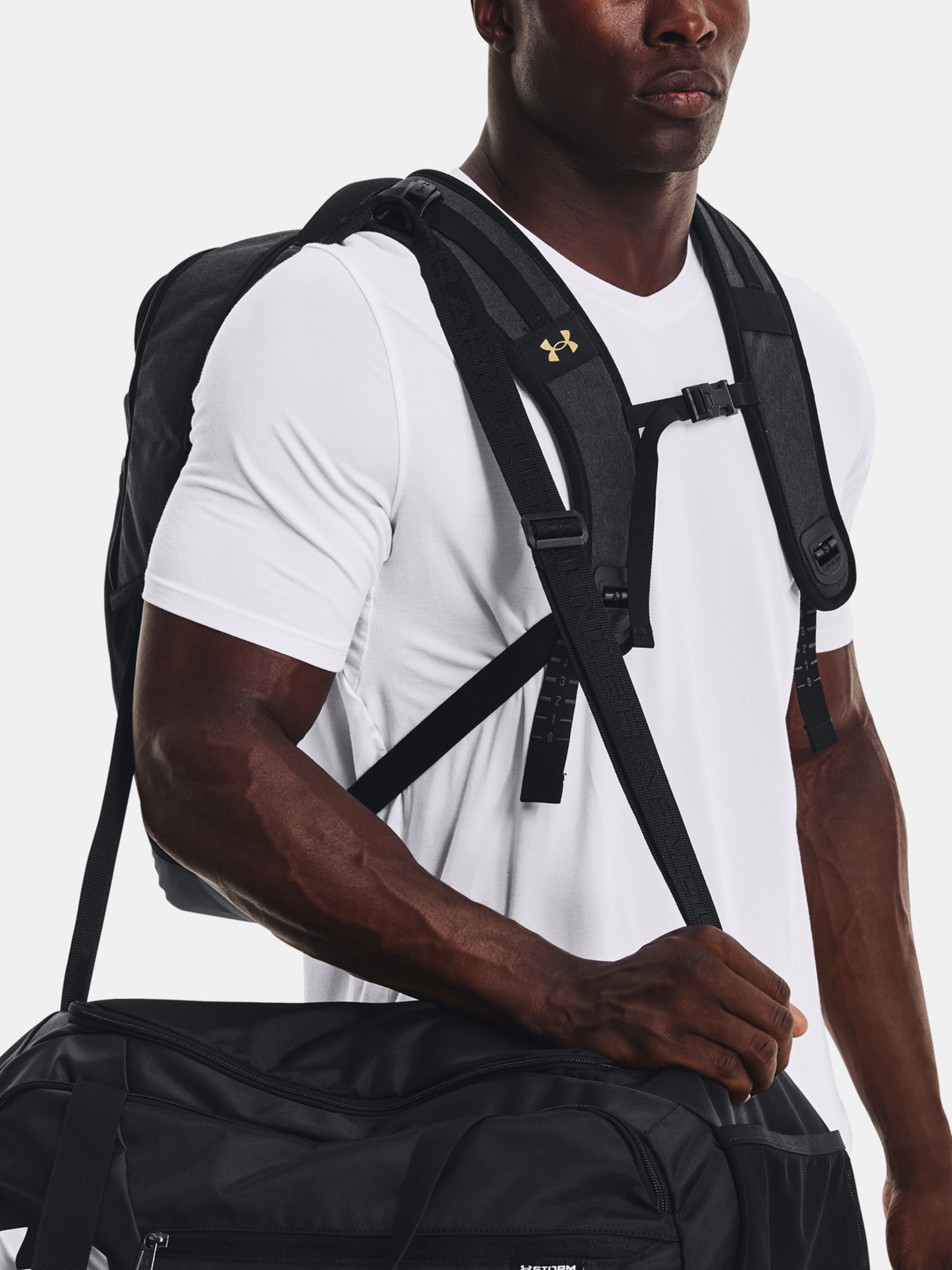 Batoh under armour cheap storm hustle iii backpack