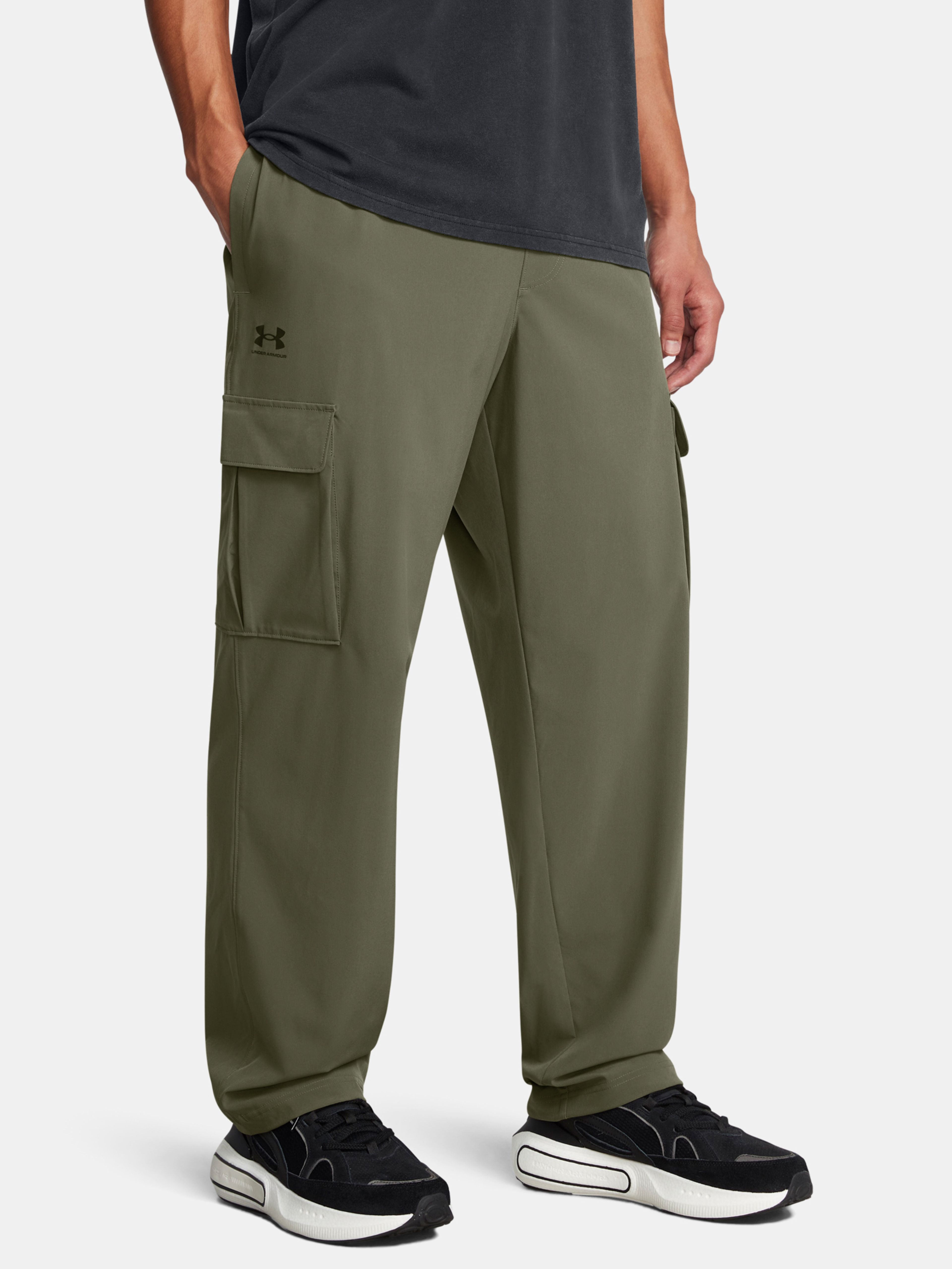 Športne hlače Under Armour UA Vibe Woven Cargo Pants