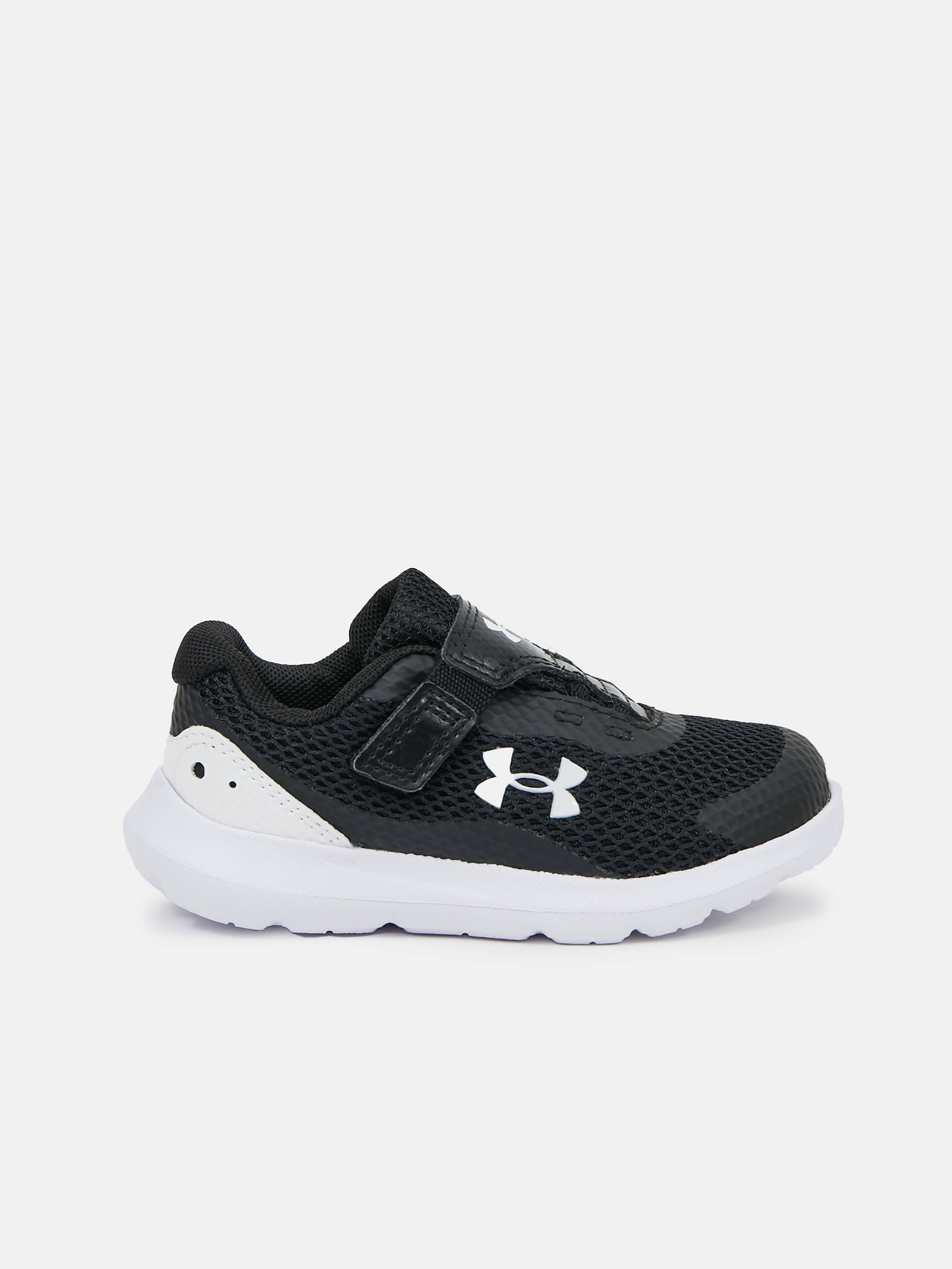 Topánky Under Armour UA BINF Surge 3 AC-BLK