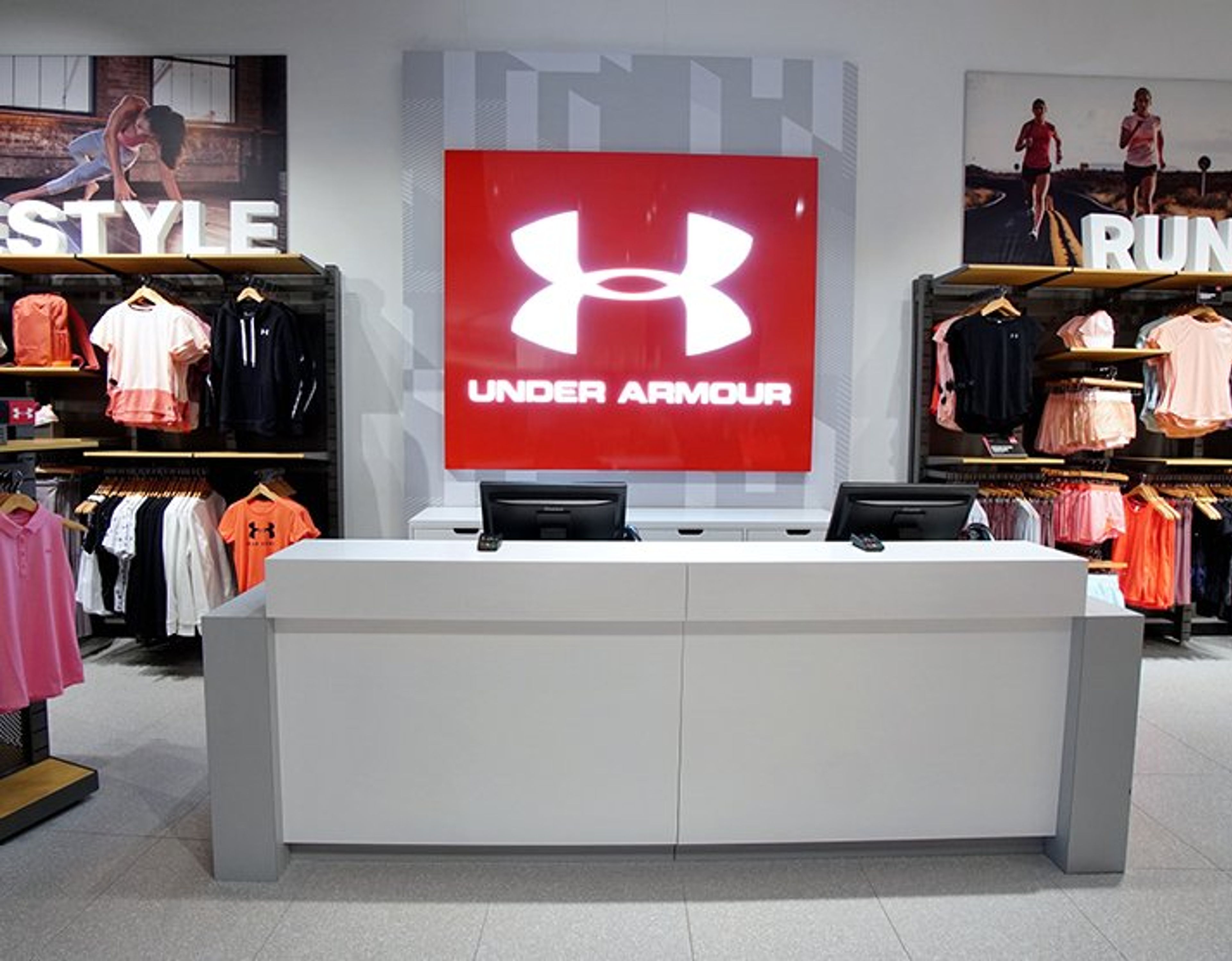 Under armour store fashion arena