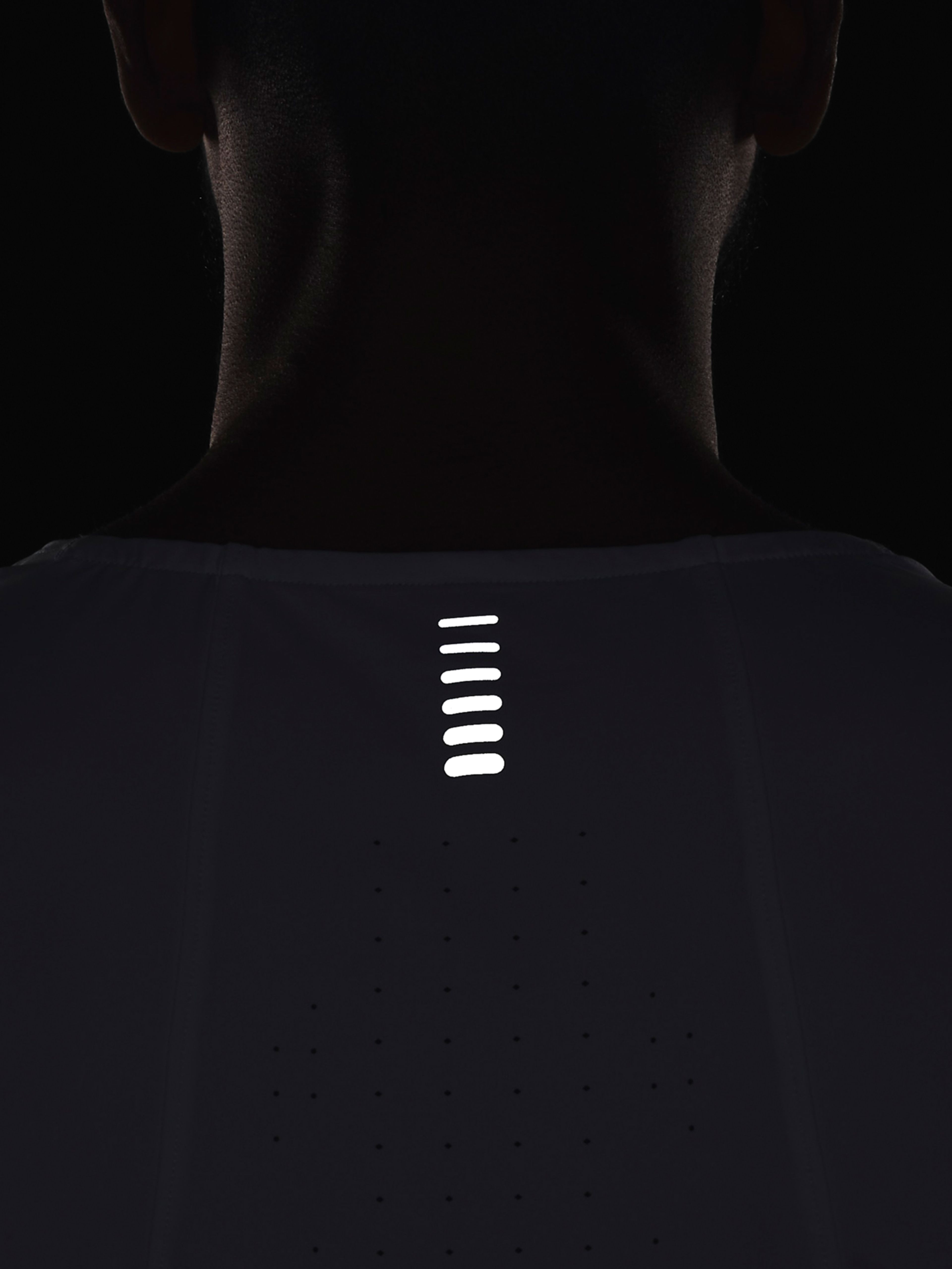  UA Iso-Chill Laser Tee-BLK - men's running shirt - UNDER  ARMOUR - 48.34 € - outdoorové oblečení a vybavení shop